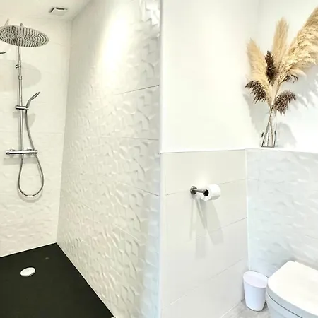 Les De La Chapelle 4 Lägenhet