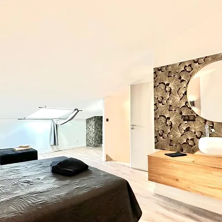 Les De La Chapelle 4