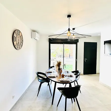 Les De La Chapelle 4 Apartment *
